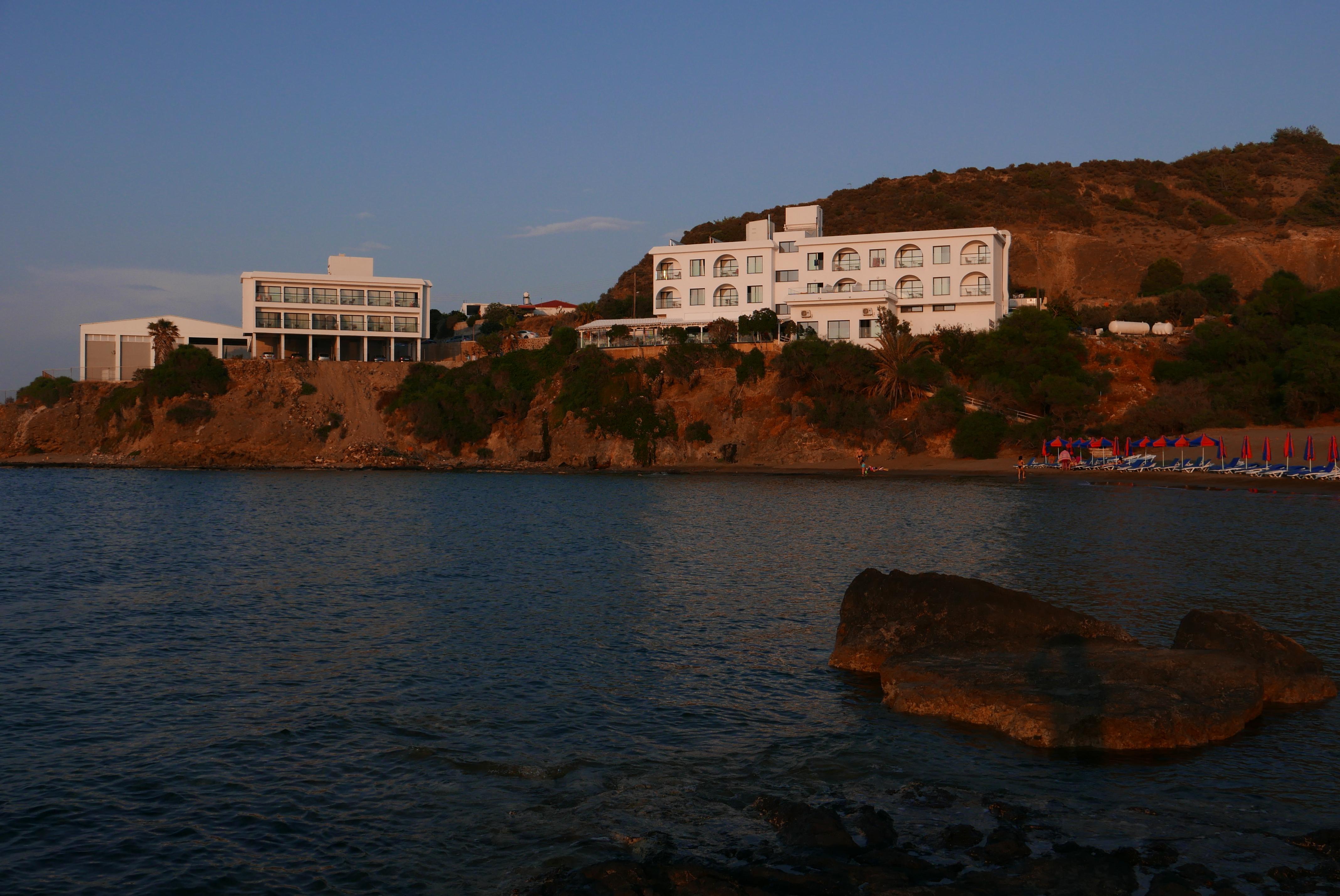 E.J. Pyrgos Bay Hotel Exterior foto